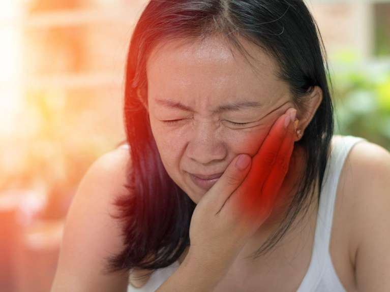 girl with a toothache in burke va